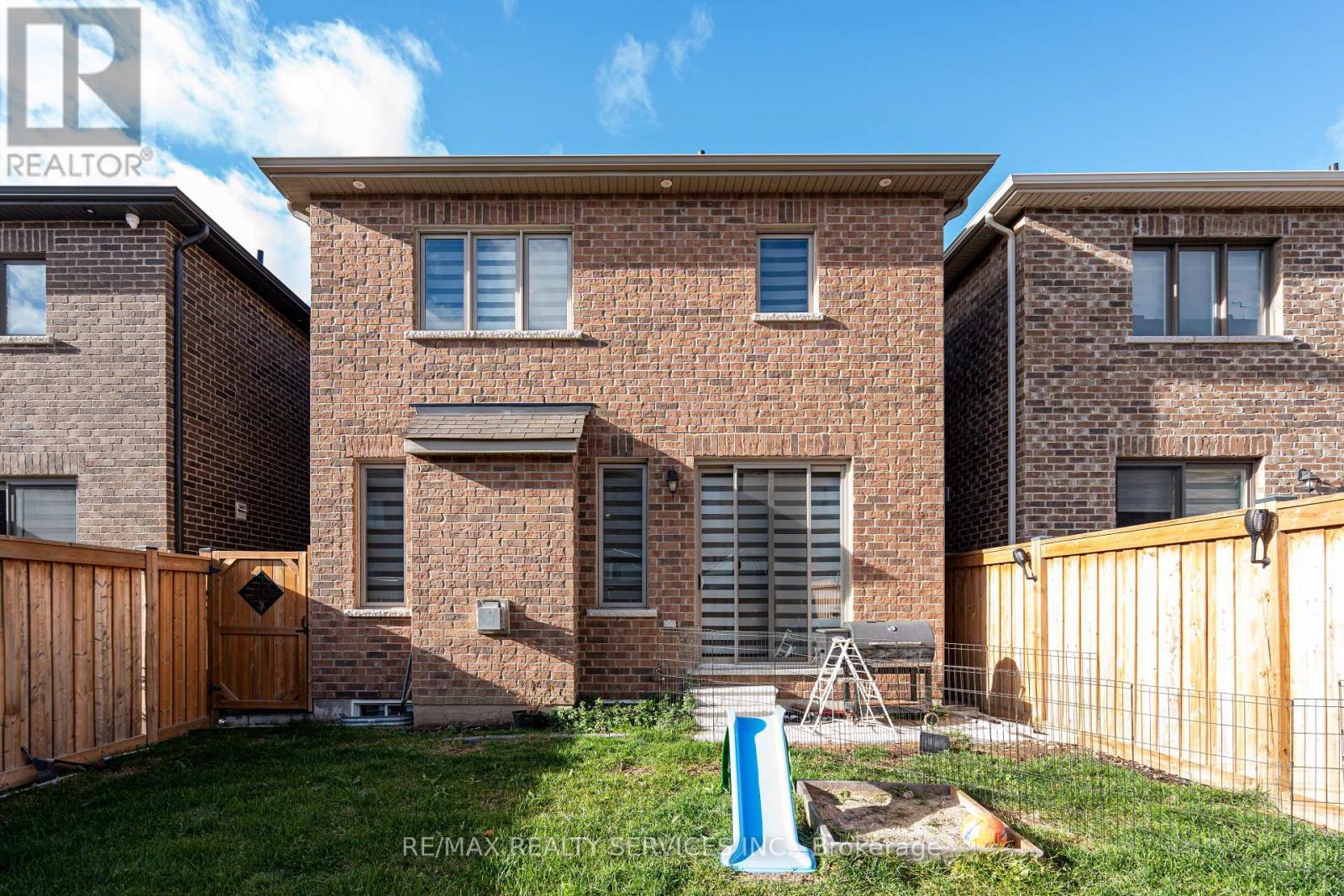 11 Cyclone Trail, Brampton, ON - Outdoor With Exterior