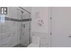 Full 3pce Bathroom Main Floor -