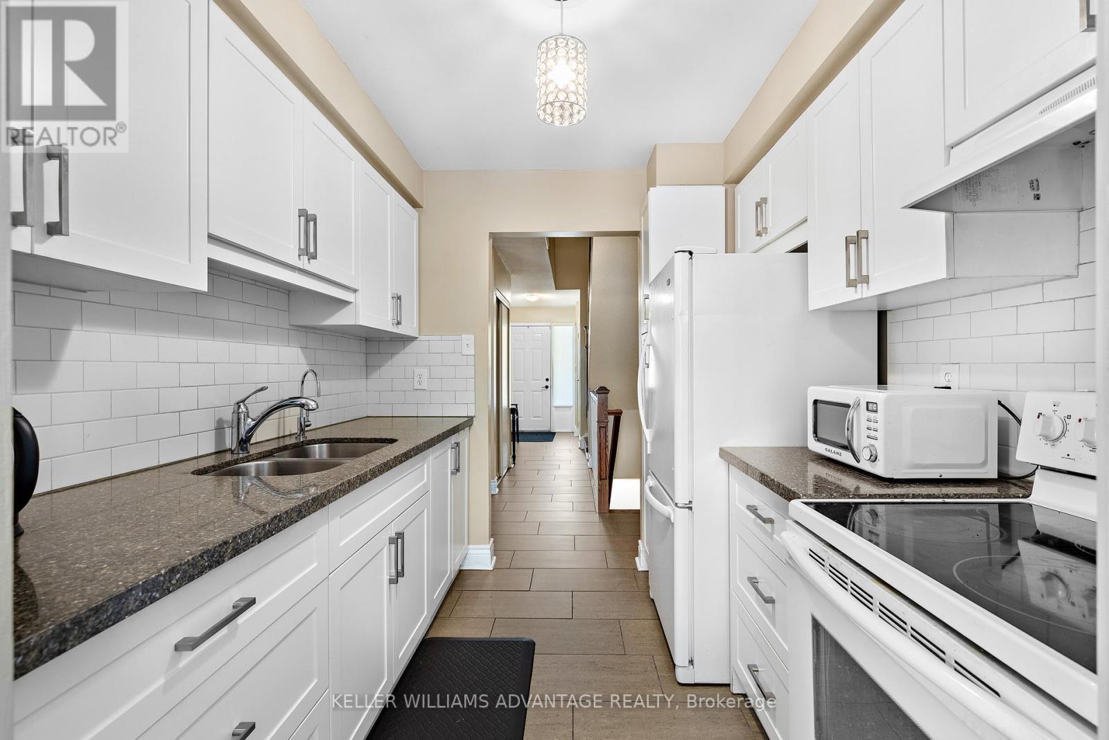 17 - 1051 Sandhurst Circle, Toronto, ON - Indoor Photo Showing Kitchen With Double Sink