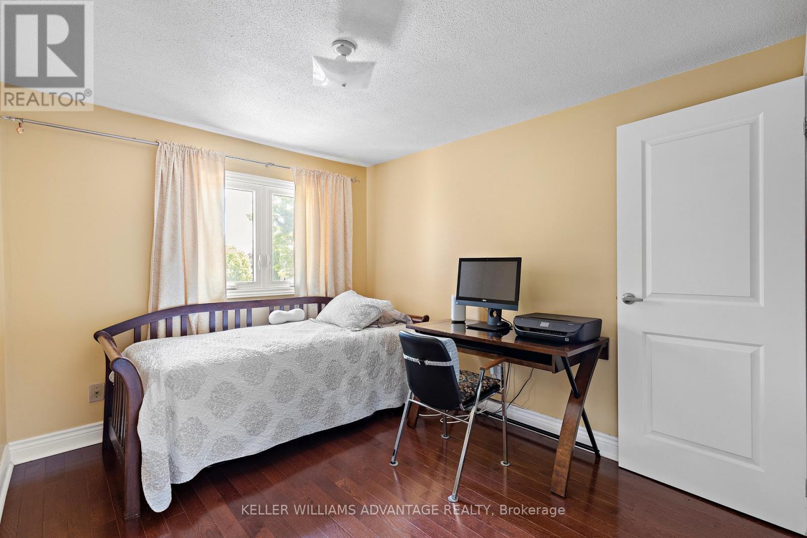 17 - 1051 Sandhurst Circle, Toronto, ON - Indoor Photo Showing Bedroom
