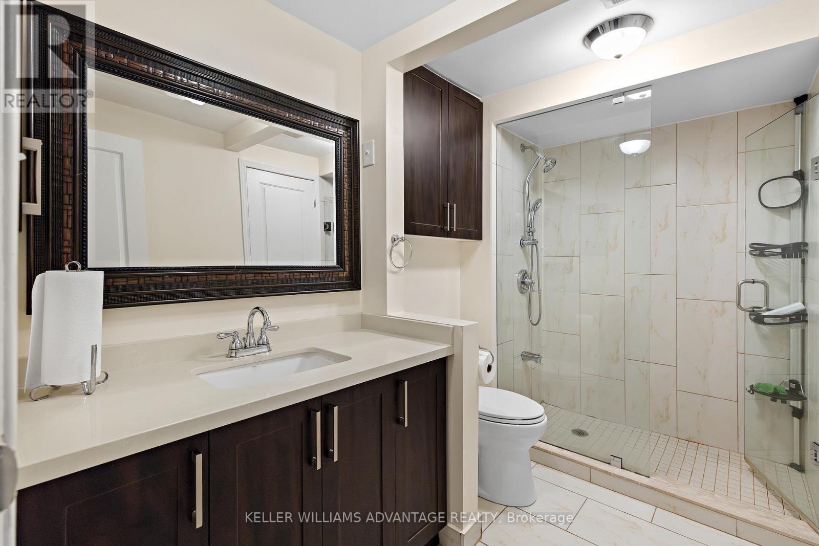 17 - 1051 Sandhurst Circle, Toronto, ON - Indoor Photo Showing Bathroom