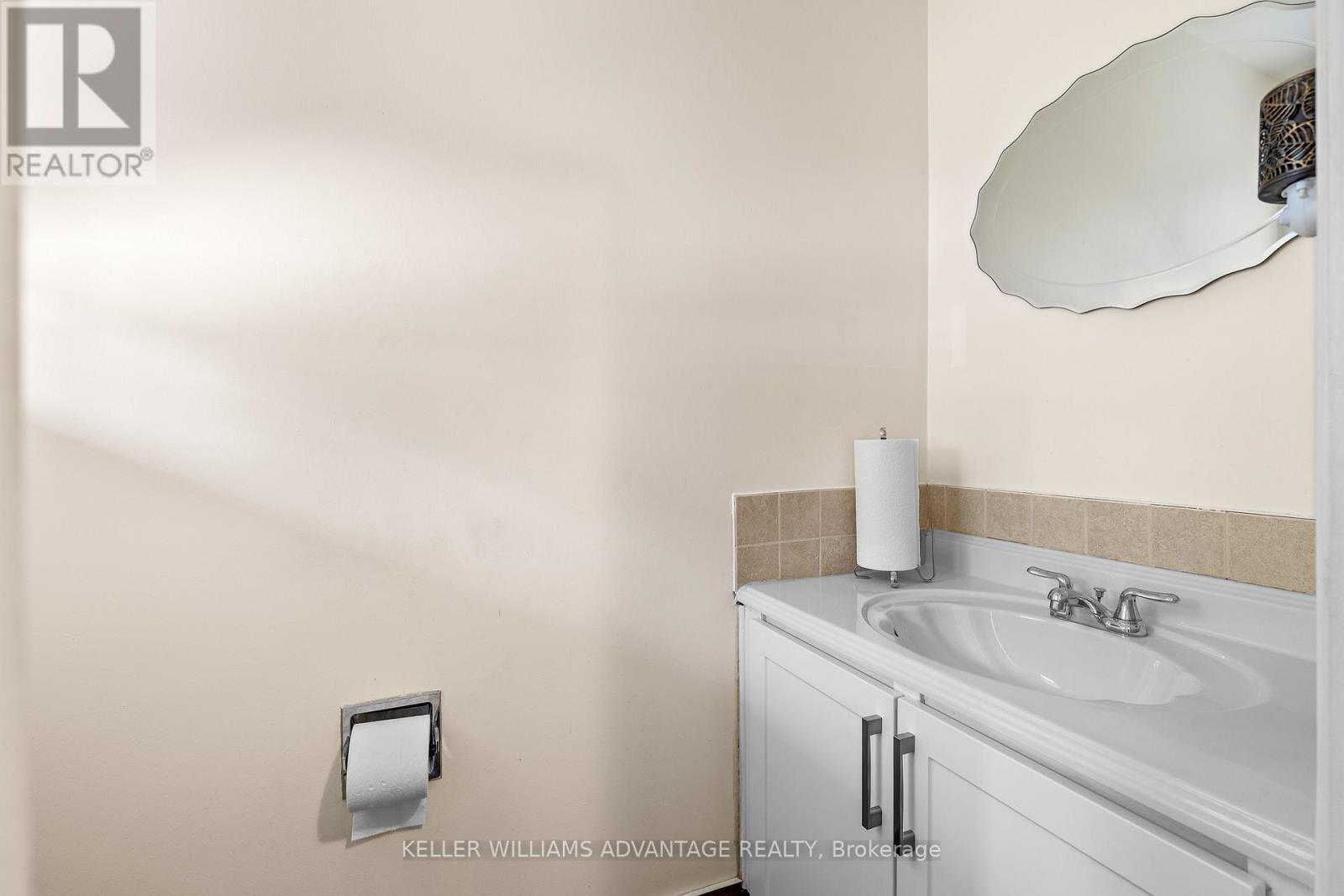 17 - 1051 Sandhurst Circle, Toronto, ON - Indoor Photo Showing Bathroom