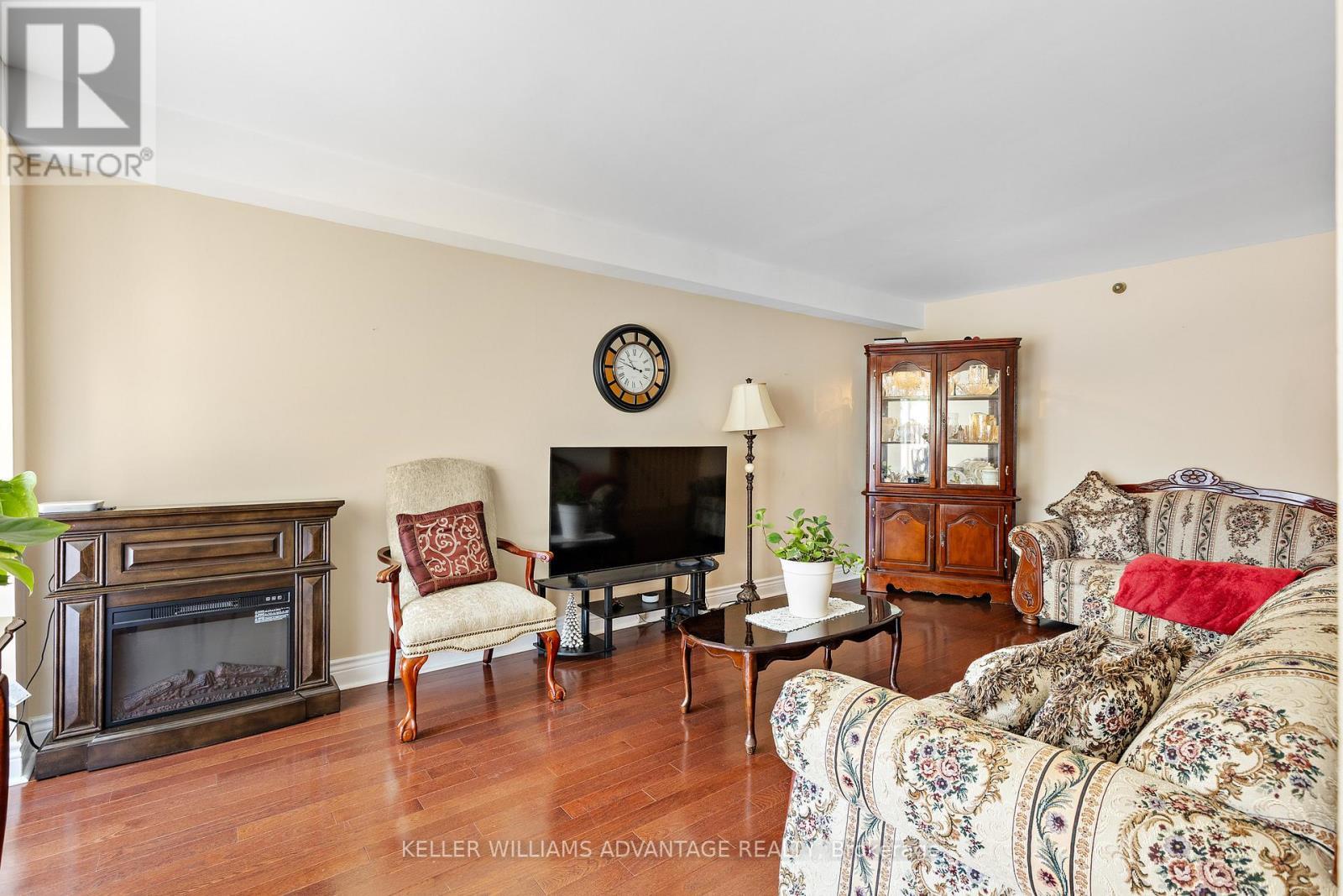 17 - 1051 Sandhurst Circle, Toronto, ON - Indoor Photo Showing Living Room With Fireplace
