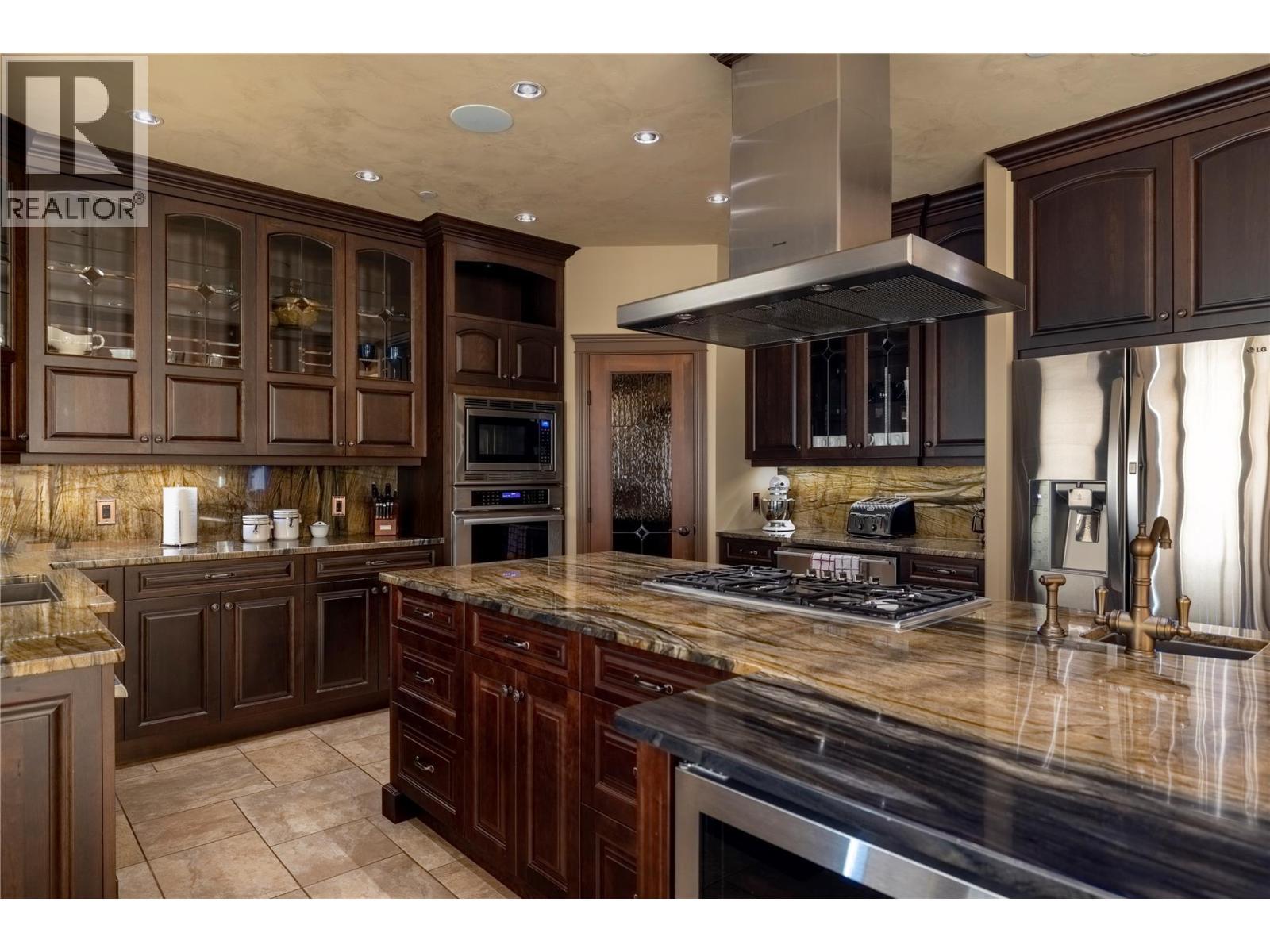 1727 Davidson Road, Lake Country, BC - Indoor Photo Showing Kitchen With Upgraded Kitchen