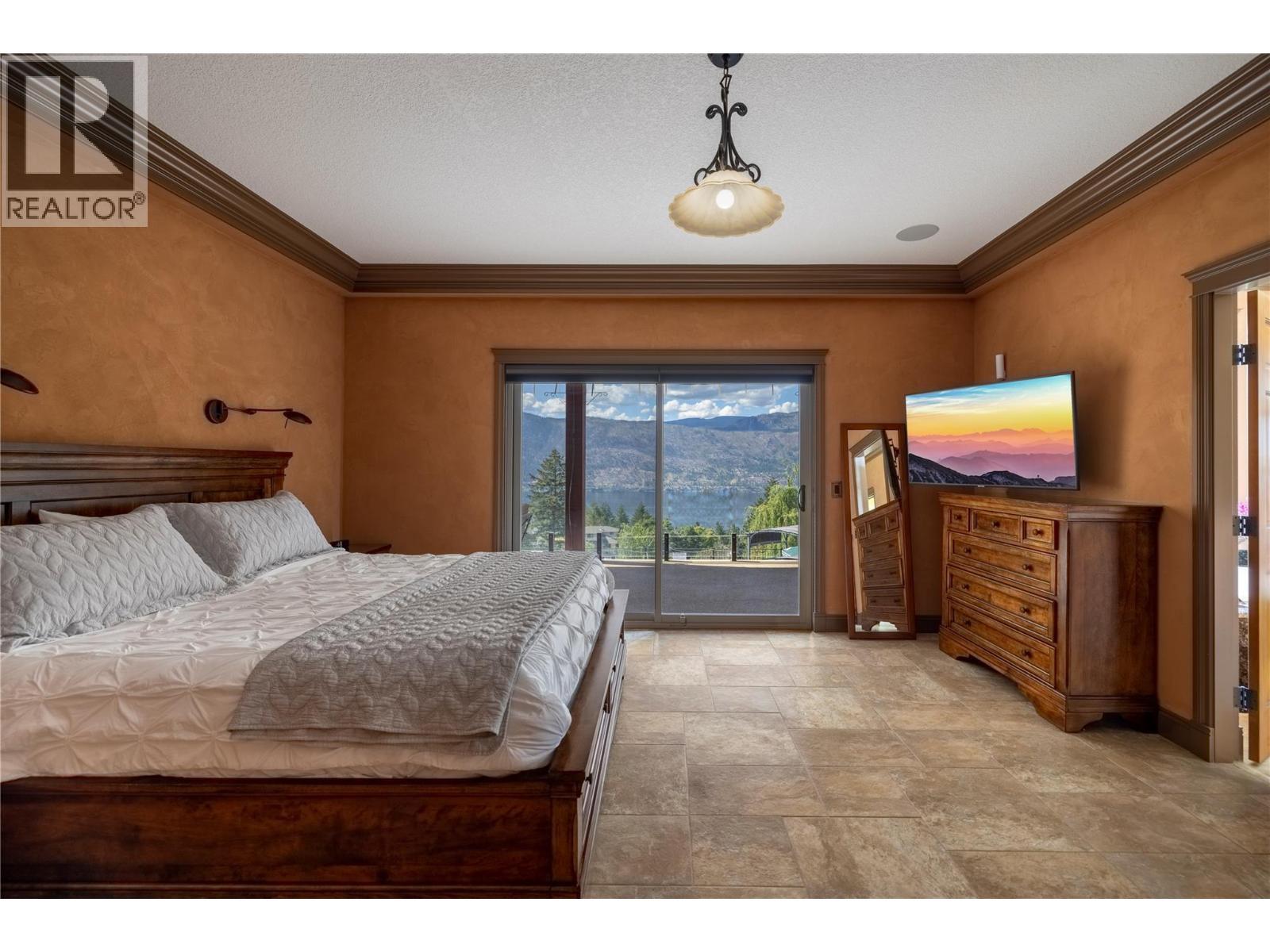 Main Level Primary - 1727 Davidson Road, Lake Country, BC - Indoor Photo Showing Bedroom