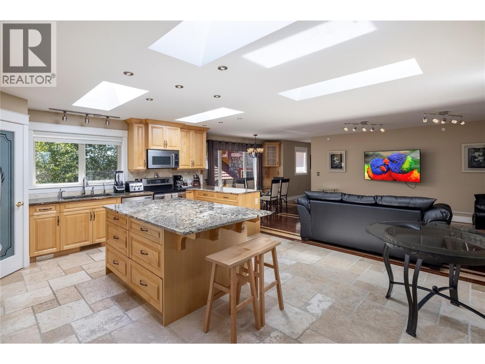 1727 Davidson Road, Lake Country, BC - Indoor