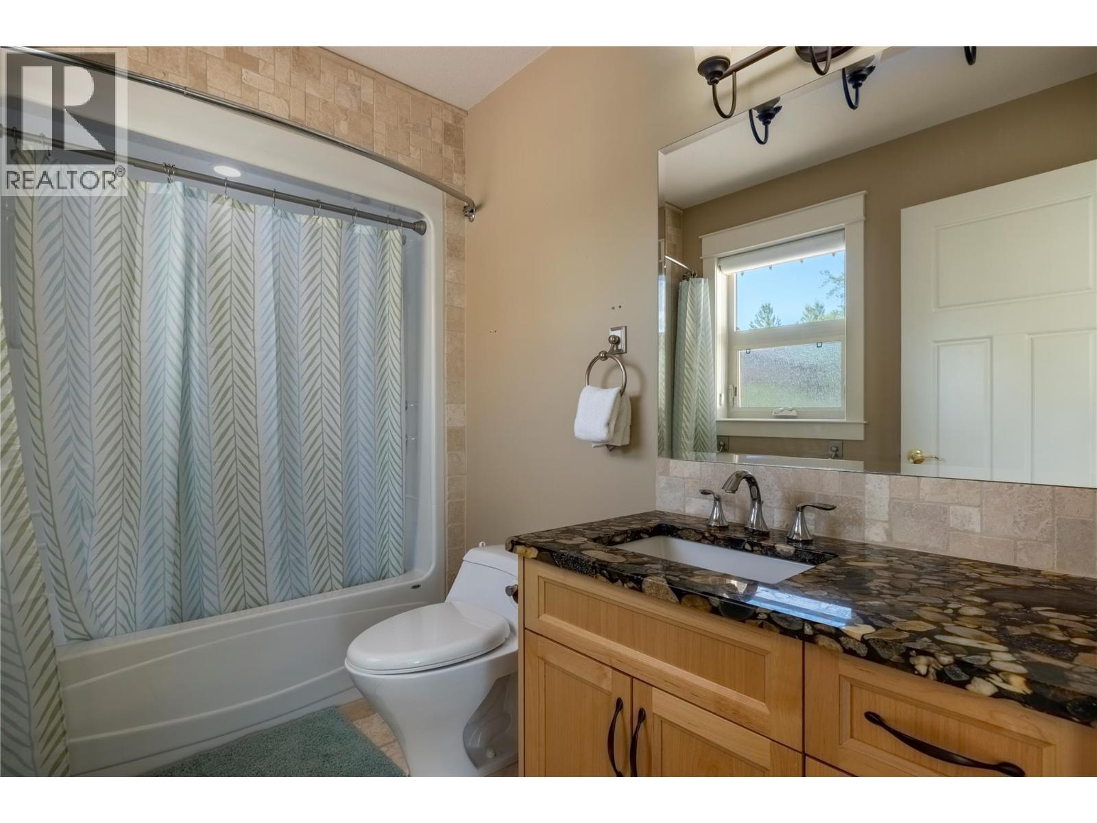Upper Level Bathroom #2 - 1727 Davidson Road, Lake Country, BC - Indoor Photo Showing Bathroom