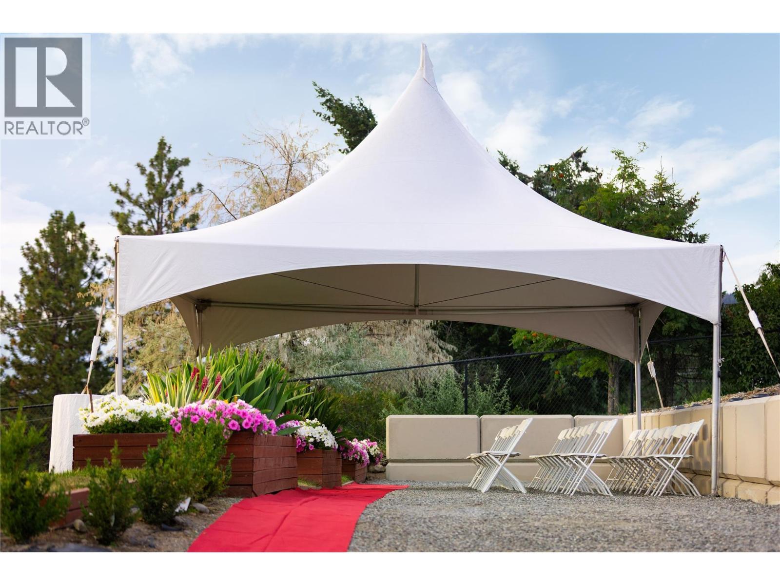 1727 Davidson Road, Lake Country, BC - Outdoor