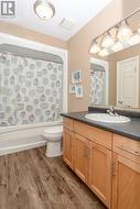 Upper level 4 piece bathroom -
