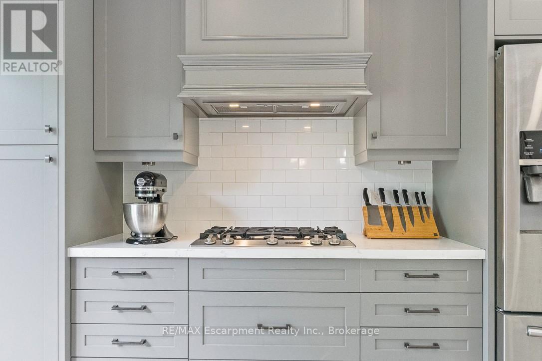 231 Southwood Court, Oakville (Br Bronte), ON - Indoor Photo Showing Kitchen