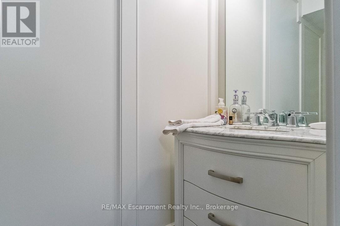 231 Southwood Court, Oakville (Br Bronte), ON - Indoor Photo Showing Bathroom