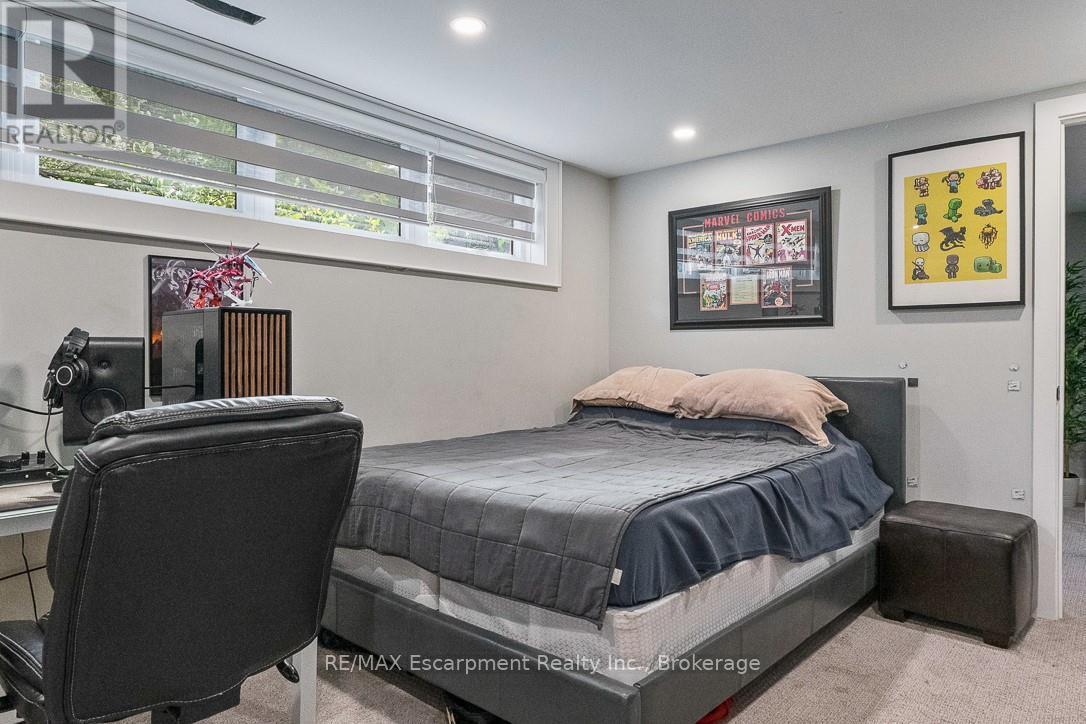 231 Southwood Court, Oakville (Br Bronte), ON - Indoor Photo Showing Bedroom