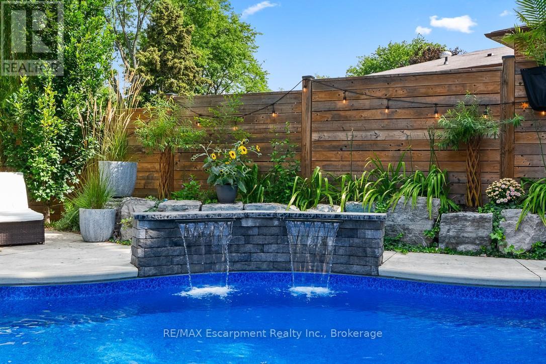 231 Southwood Court, Oakville (Br Bronte), ON - Outdoor With In Ground Pool