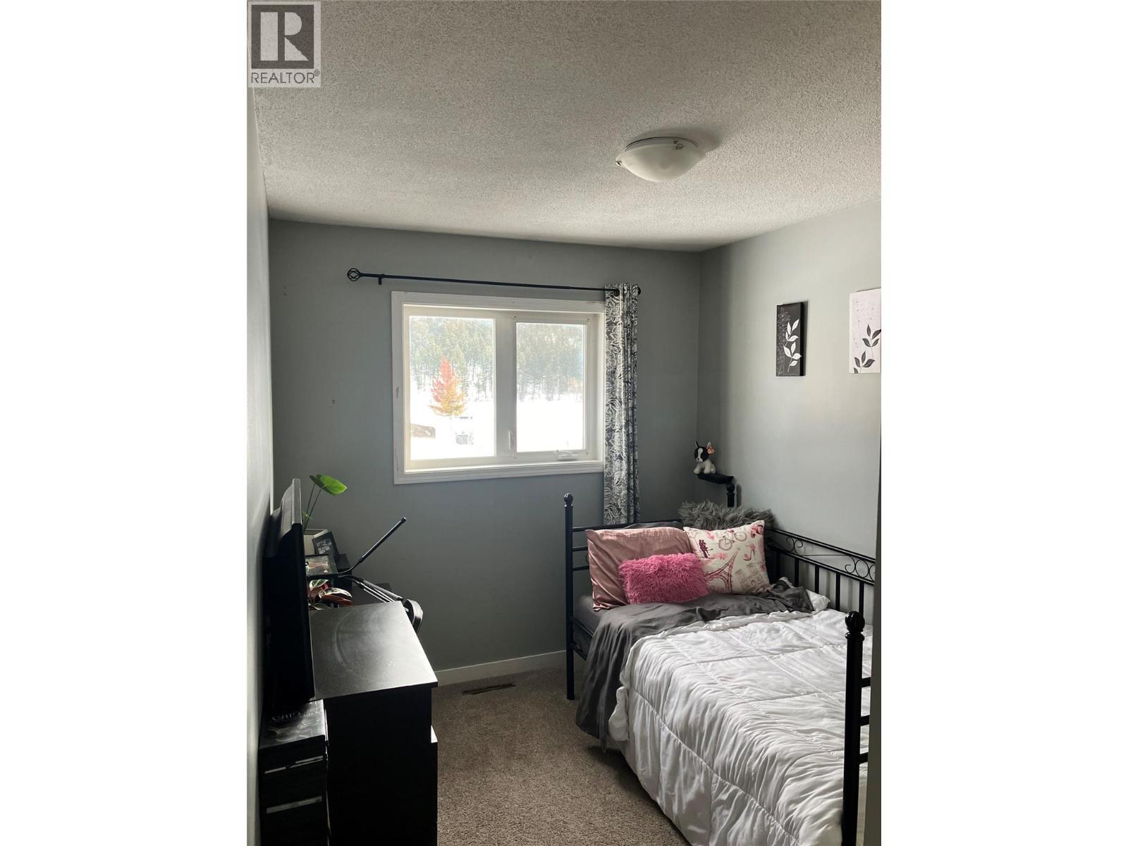 10 Beryl Drive, Logan Lake, BC - Indoor Photo Showing Bedroom