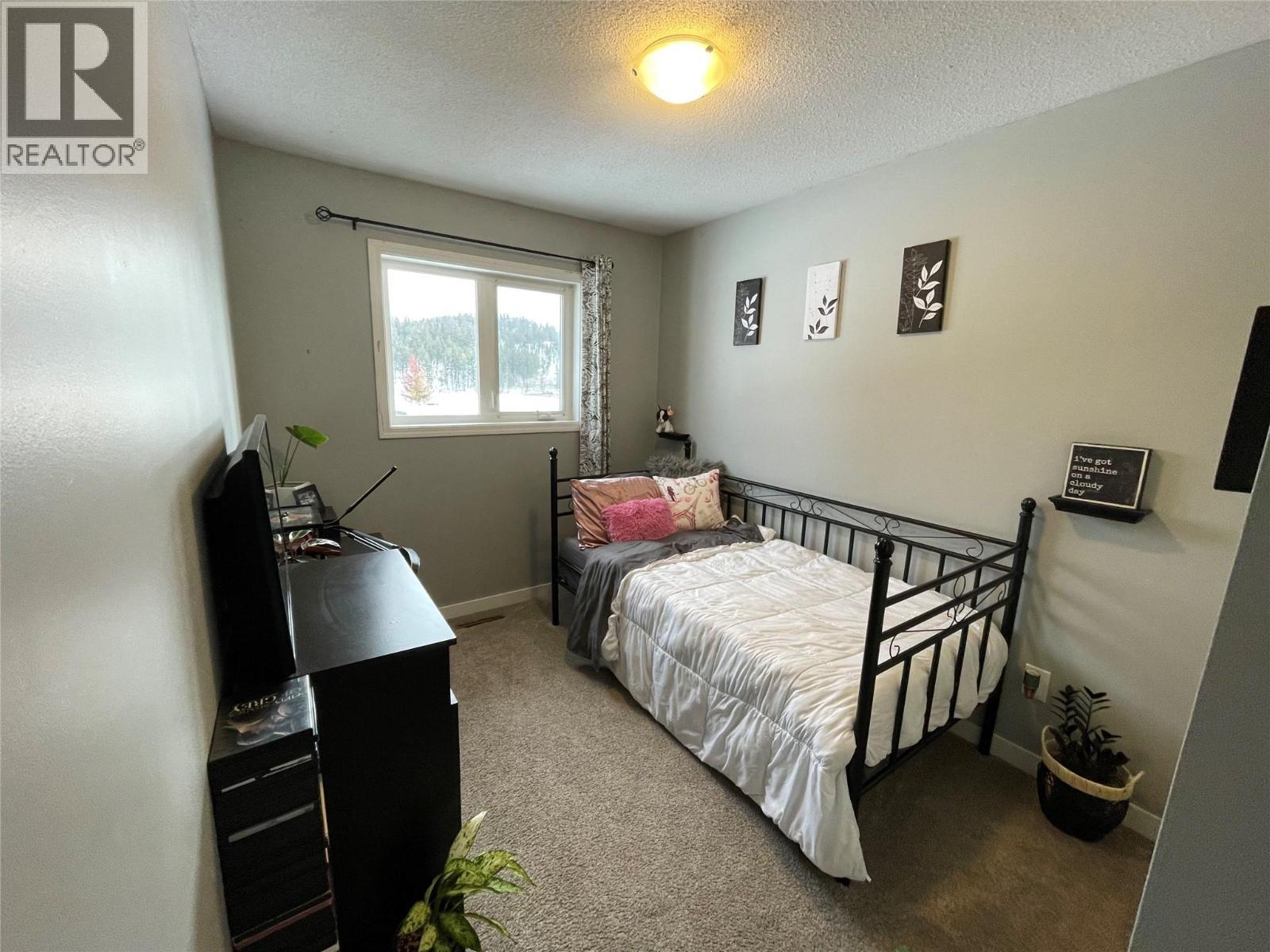 10 Beryl Drive, Logan Lake, BC - Indoor Photo Showing Bedroom