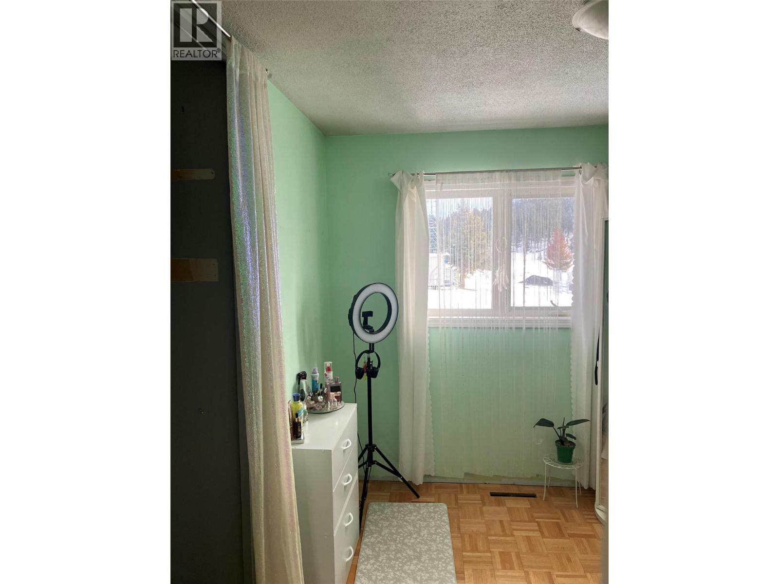 10 Beryl Drive, Logan Lake, BC - Indoor Photo Showing Other Room