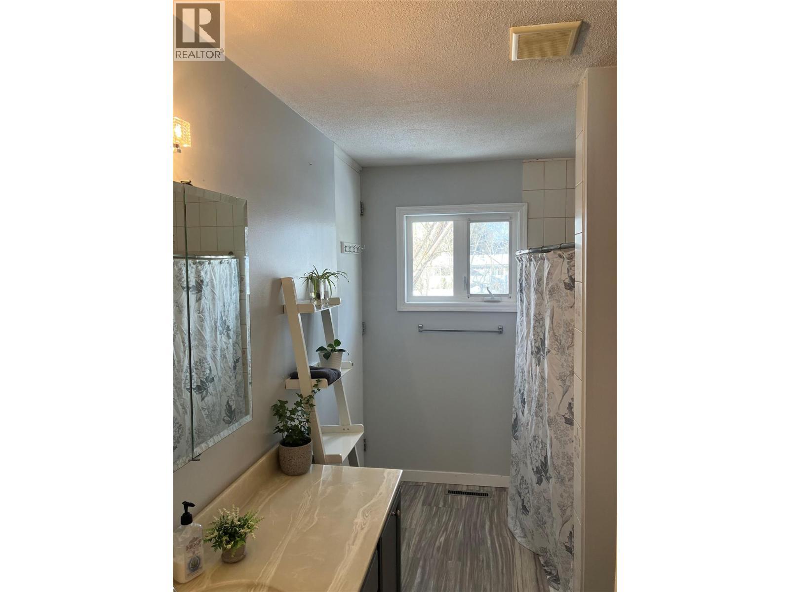 10 Beryl Drive, Logan Lake, BC - Indoor