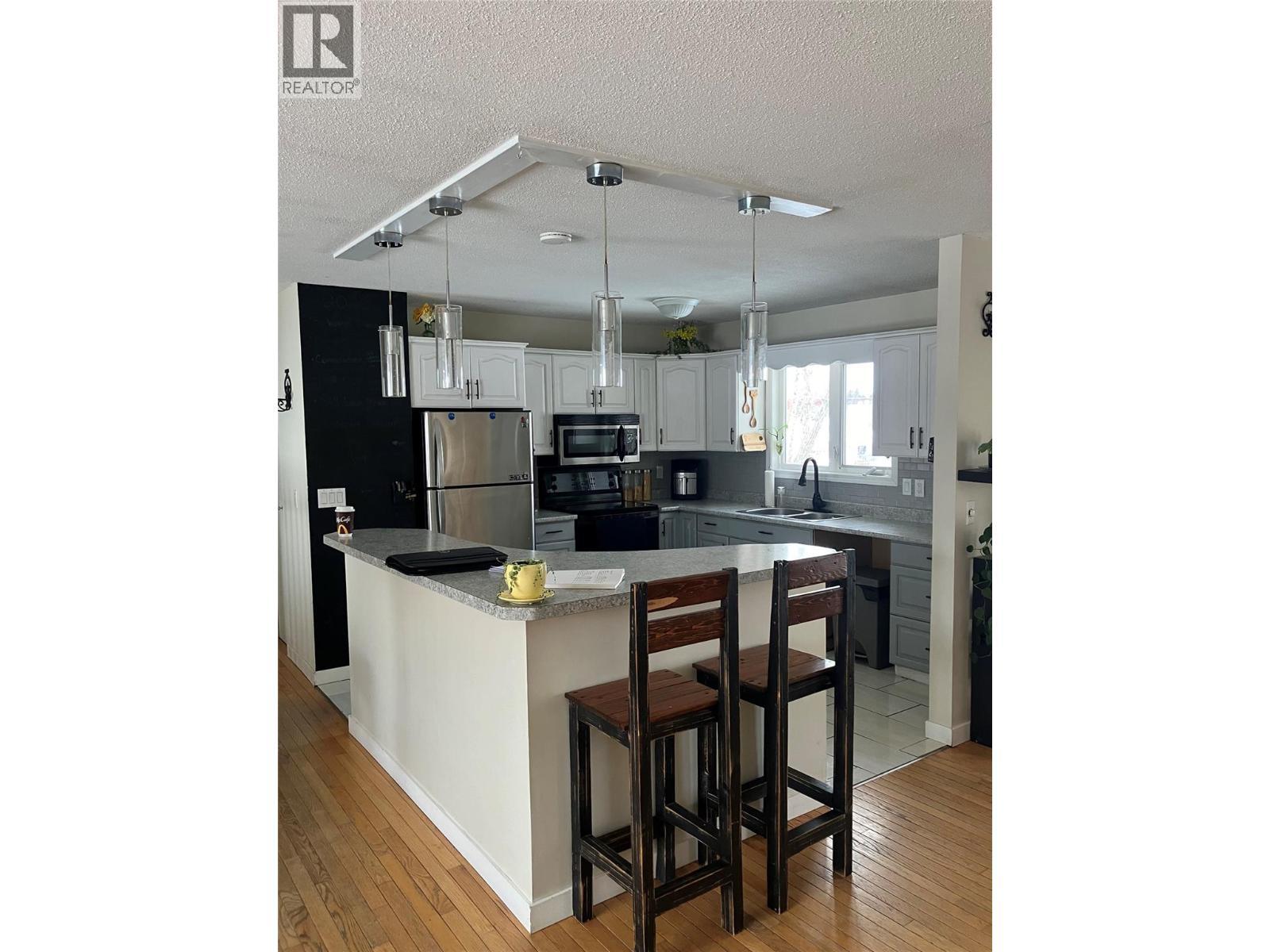 10 Beryl Drive, Logan Lake, BC - Indoor Photo Showing Kitchen
