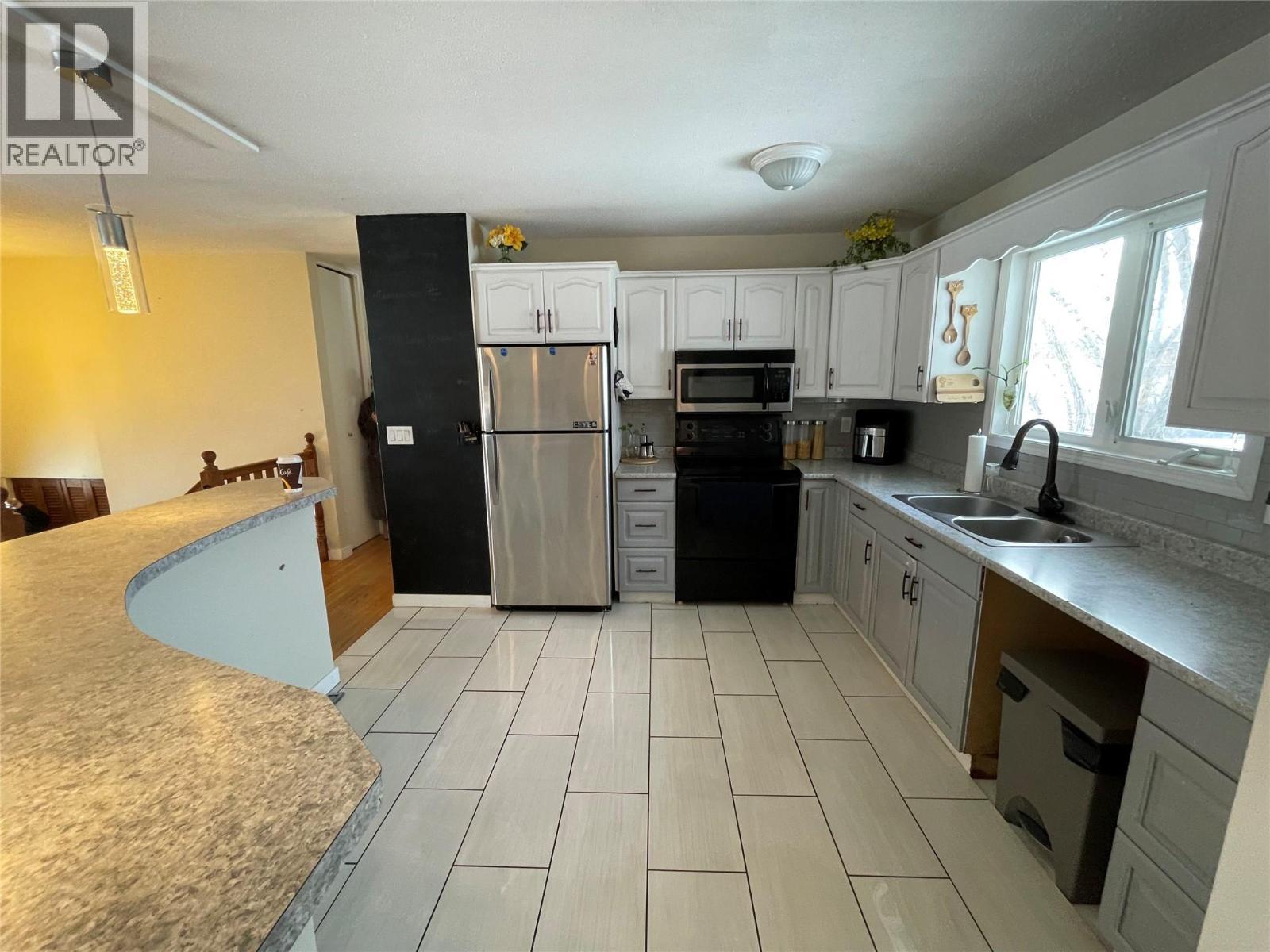 10 Beryl Drive, Logan Lake, BC - Indoor Photo Showing Kitchen With Double Sink