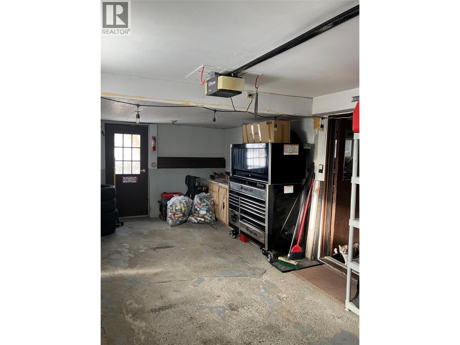 10 Beryl Drive, Logan Lake, BC - Indoor Photo Showing Garage