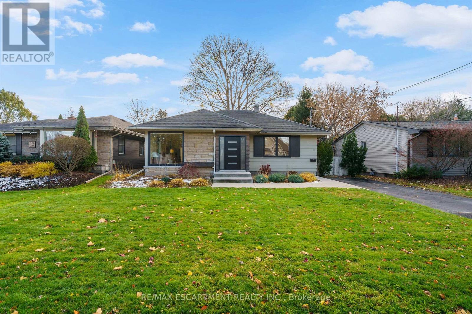 11 Mcmaster Avenue, Hamilton, ON - Outdoor With Facade