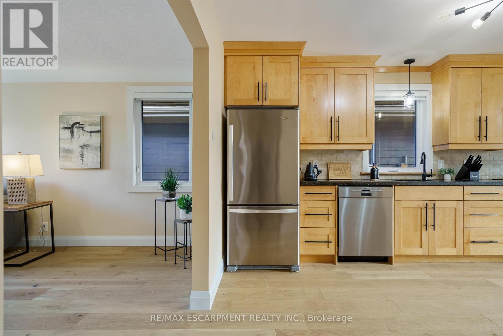 11 Mcmaster Avenue, Hamilton, ON - Indoor Photo Showing Kitchen