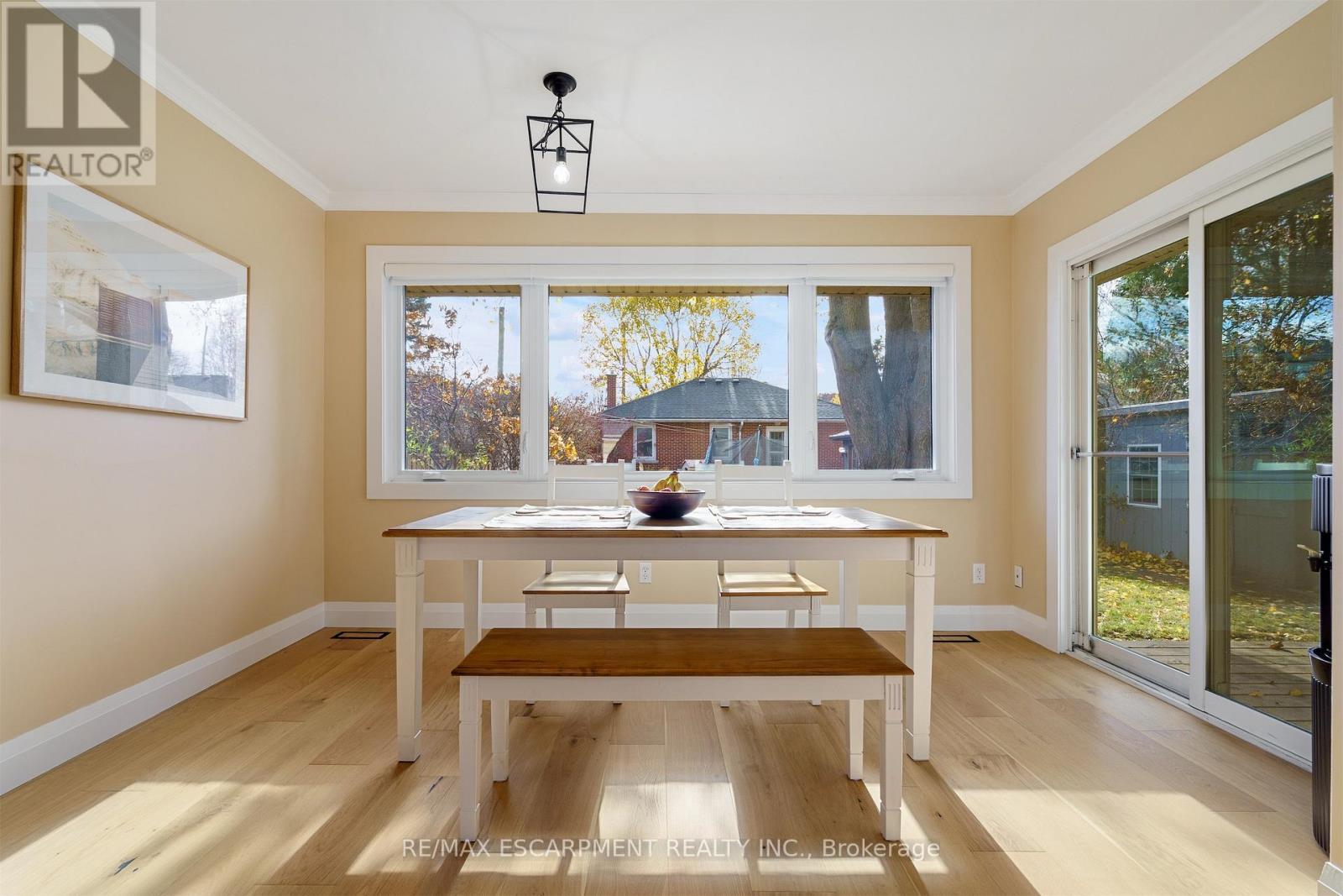 11 Mcmaster Avenue, Hamilton, ON - Indoor