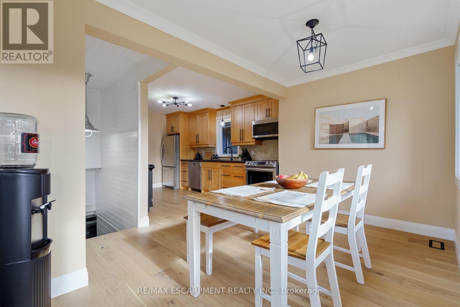 11 Mcmaster Avenue, Hamilton, ON - Indoor Photo Showing Dining Room