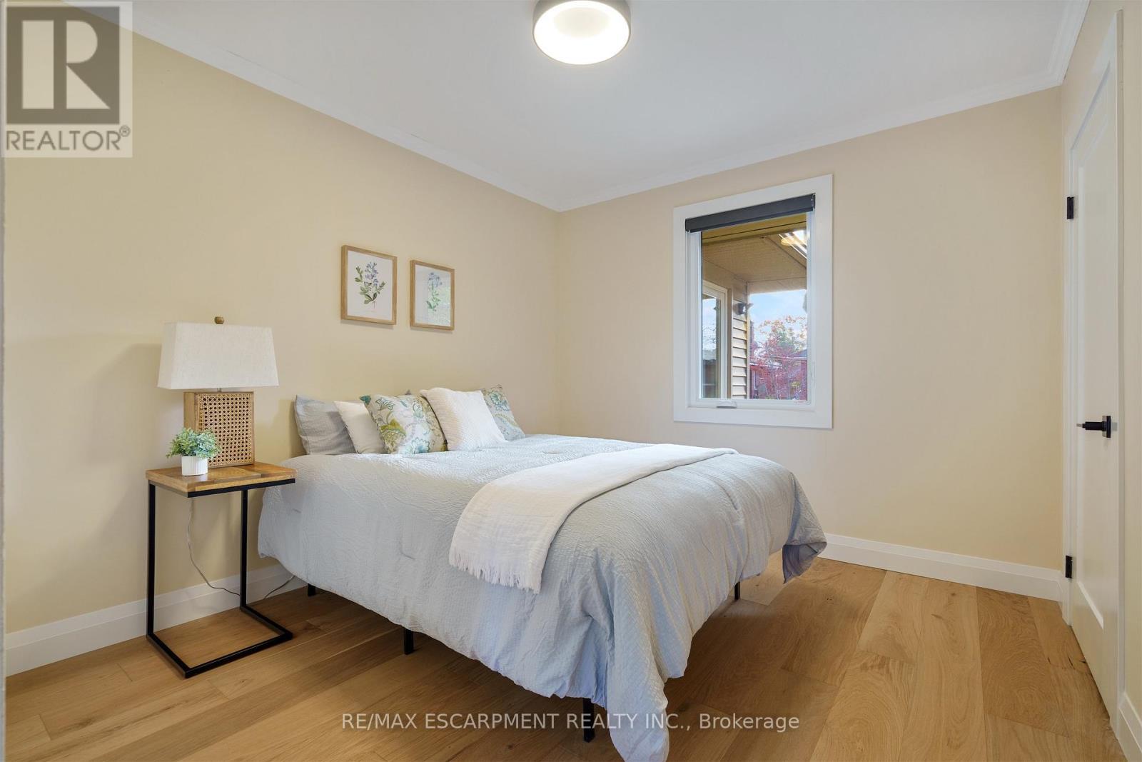 11 Mcmaster Avenue, Hamilton, ON - Indoor Photo Showing Bedroom