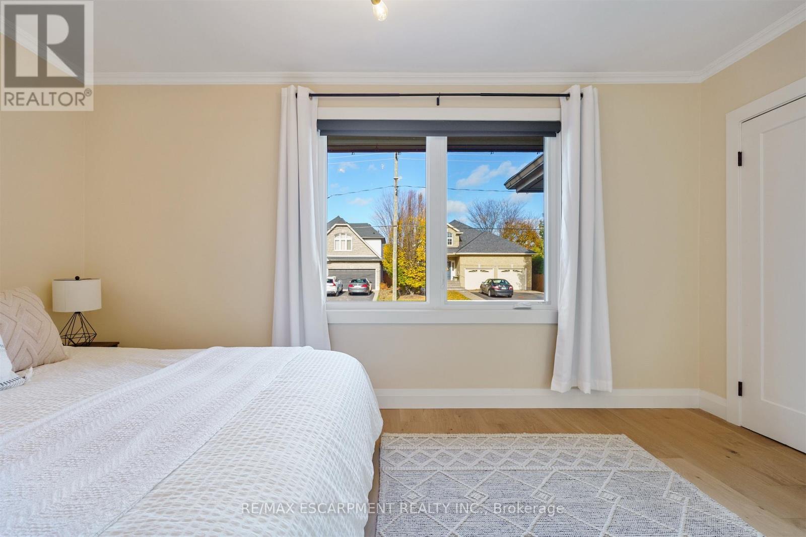 11 Mcmaster Avenue, Hamilton, ON - Indoor Photo Showing Bedroom