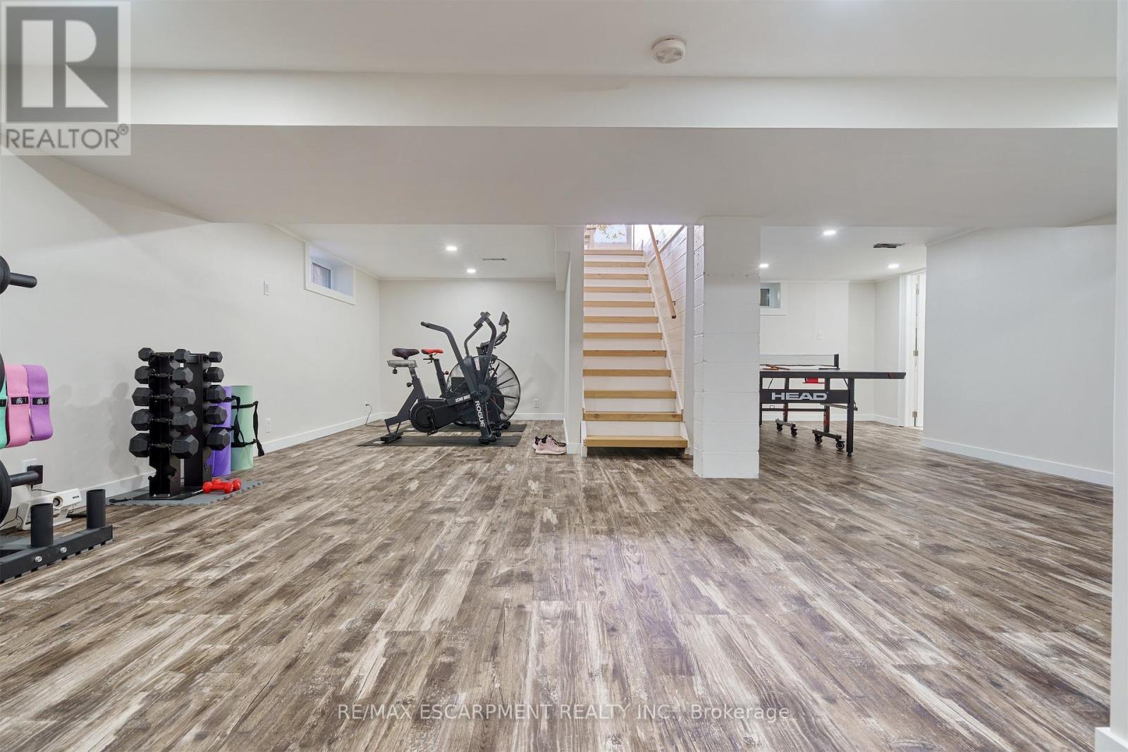 11 Mcmaster Avenue, Hamilton, ON - Indoor