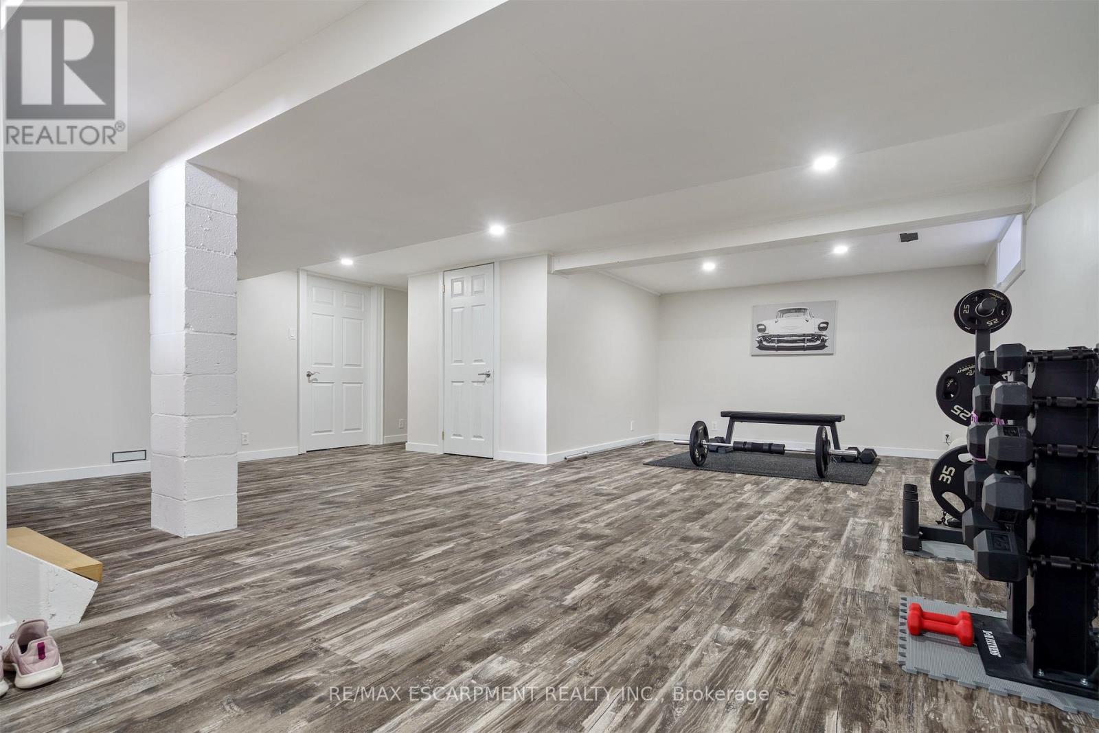 11 Mcmaster Avenue, Hamilton, ON - Indoor Photo Showing Other Room