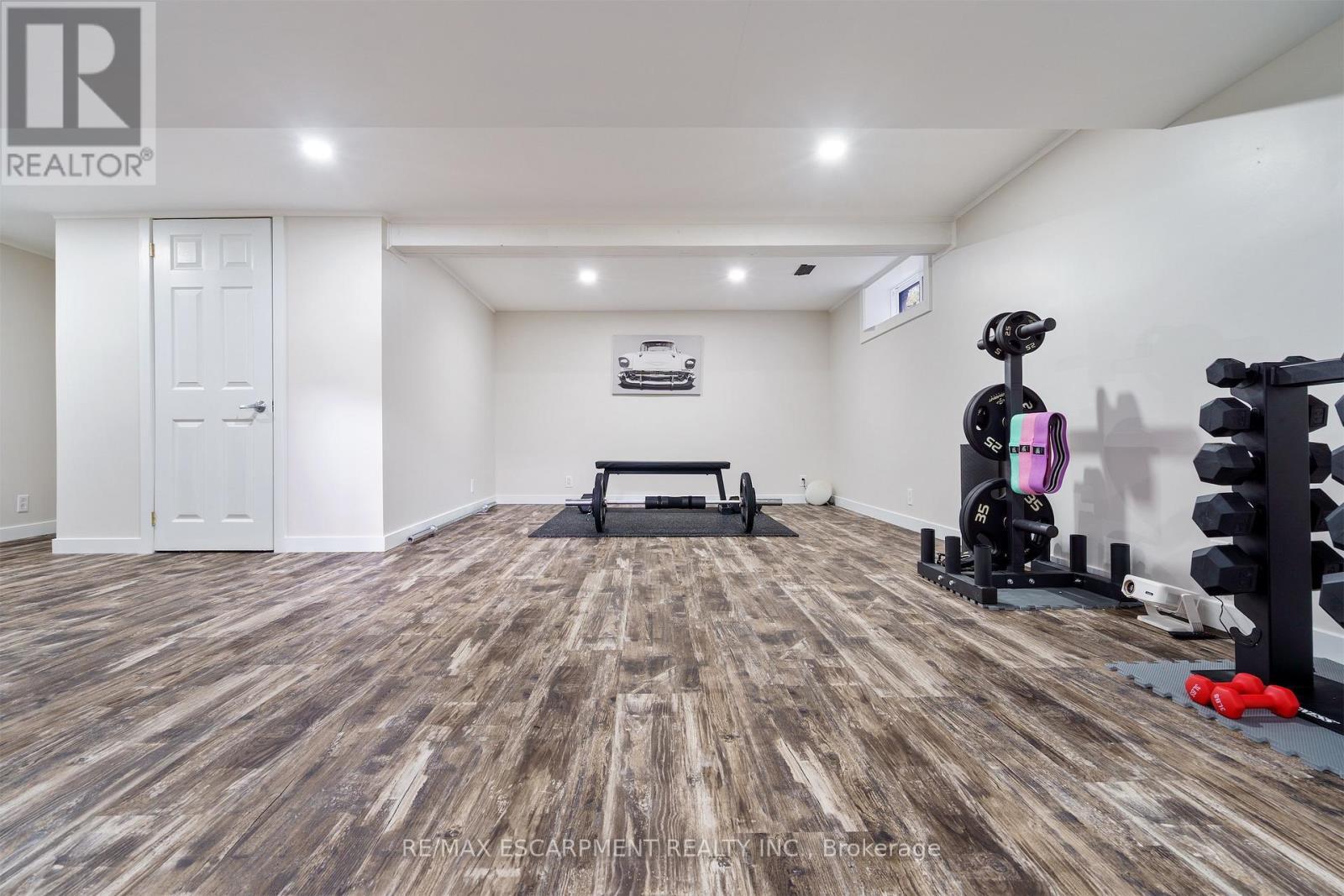 11 Mcmaster Avenue, Hamilton, ON - Indoor