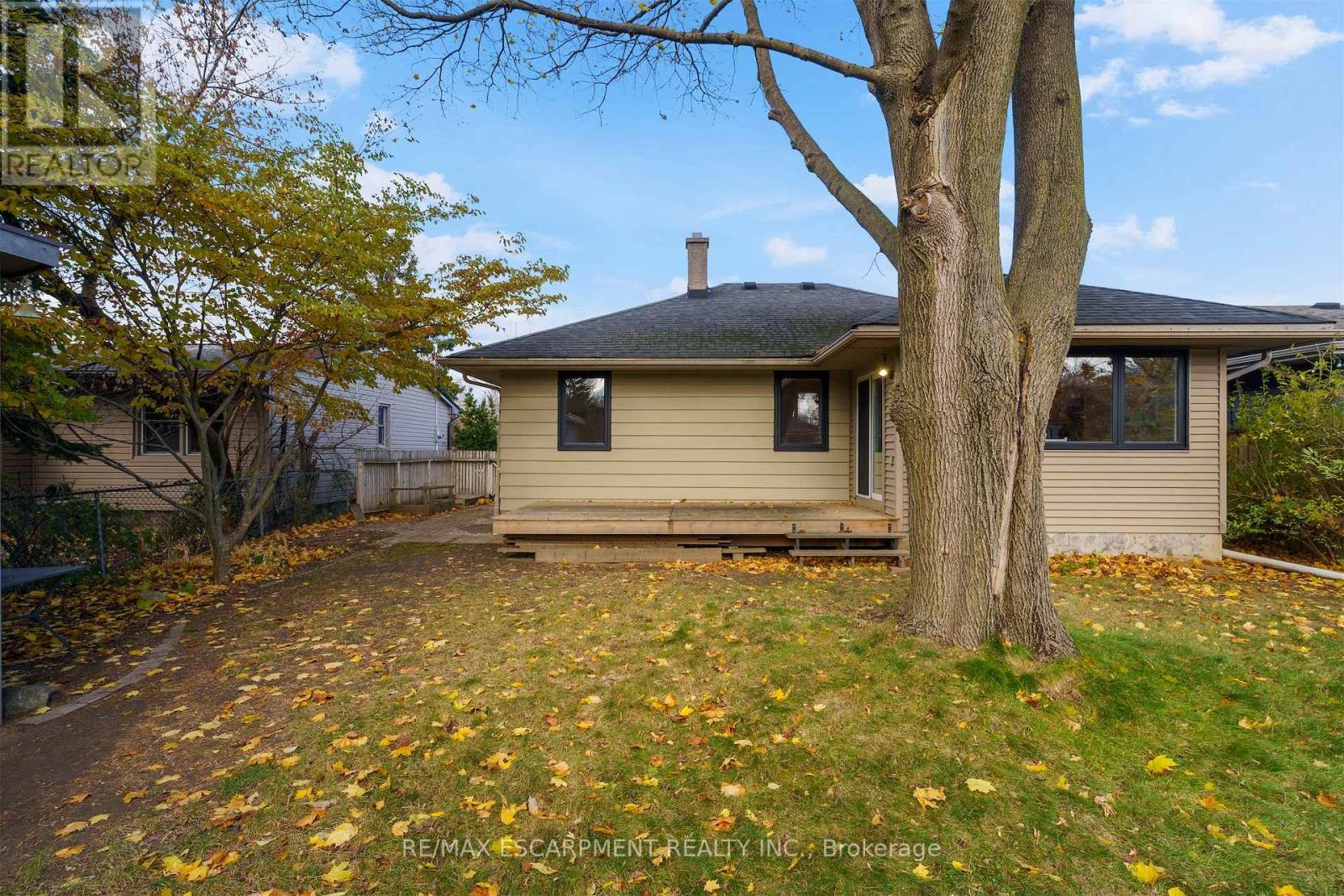11 Mcmaster Avenue, Hamilton, ON - Outdoor