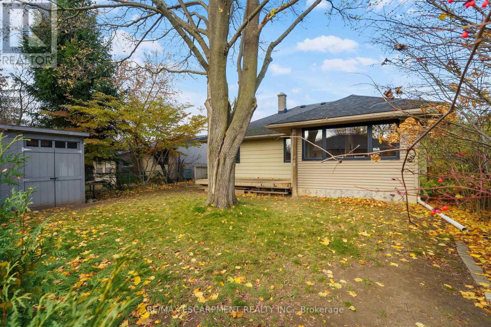 11 Mcmaster Avenue, Hamilton, ON - Outdoor