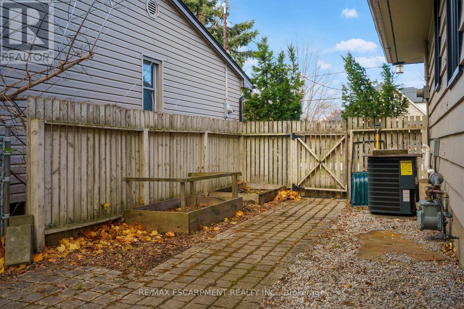 11 Mcmaster Avenue, Hamilton, ON - Outdoor With Exterior