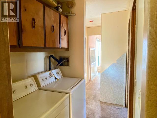 19-8425 Highway 101, Powell River, BC - Indoor Photo Showing Laundry Room