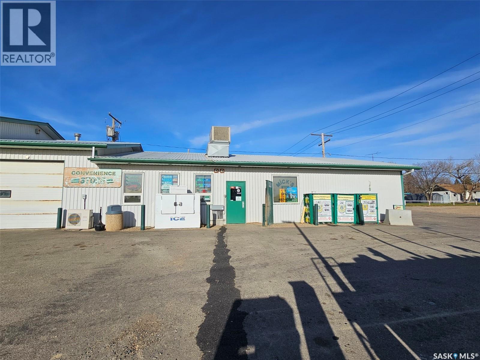 512 & 602 Railway Avenue, Oxbow, SK