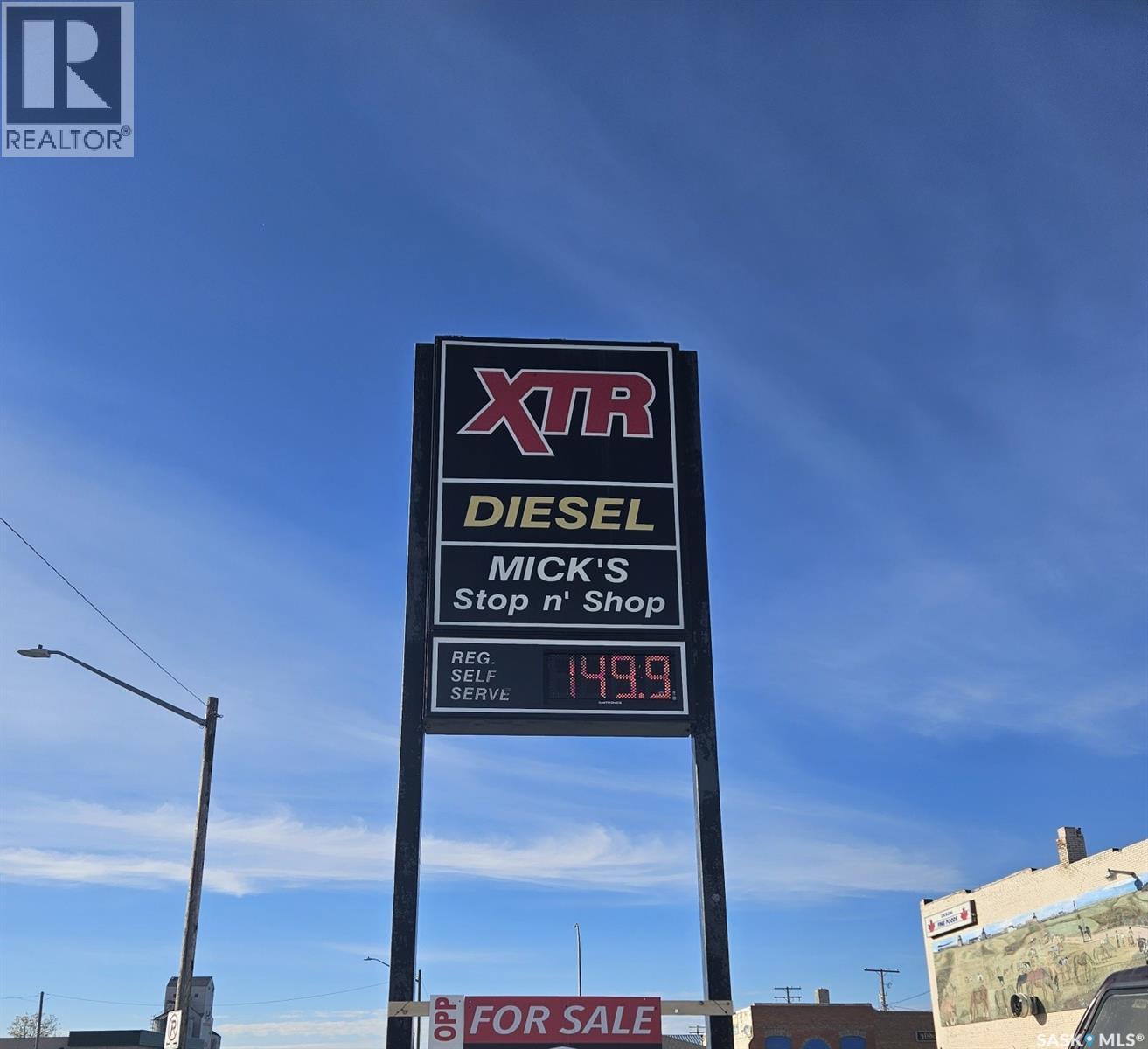 512 & 602 Railway Avenue, Oxbow, SK