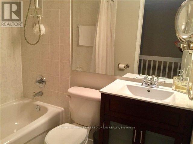 426 - 1029 King Street W, Toronto, ON - Indoor Photo Showing Bathroom