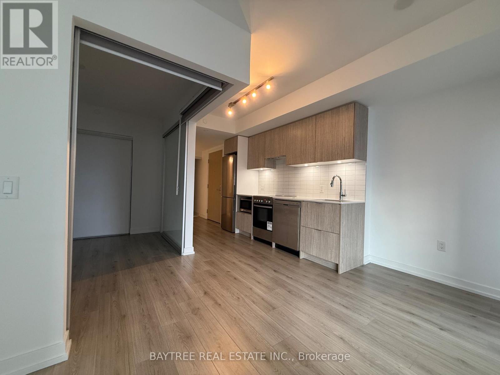 2612 - 395 Bloor Street, Toronto, ON - Indoor Photo Showing Kitchen