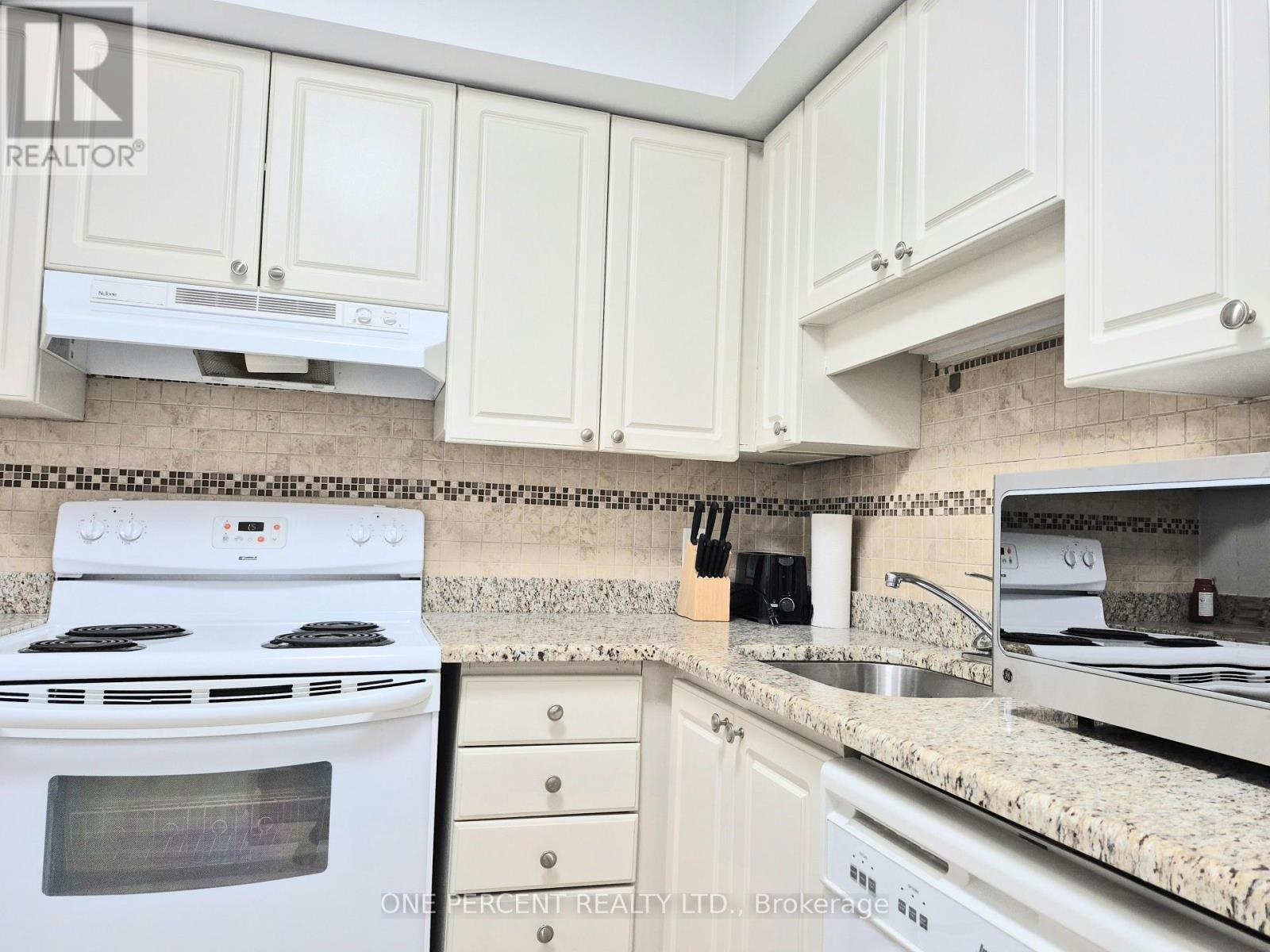 1103 - 199 Kent Street, Ottawa, ON - Indoor Photo Showing Kitchen