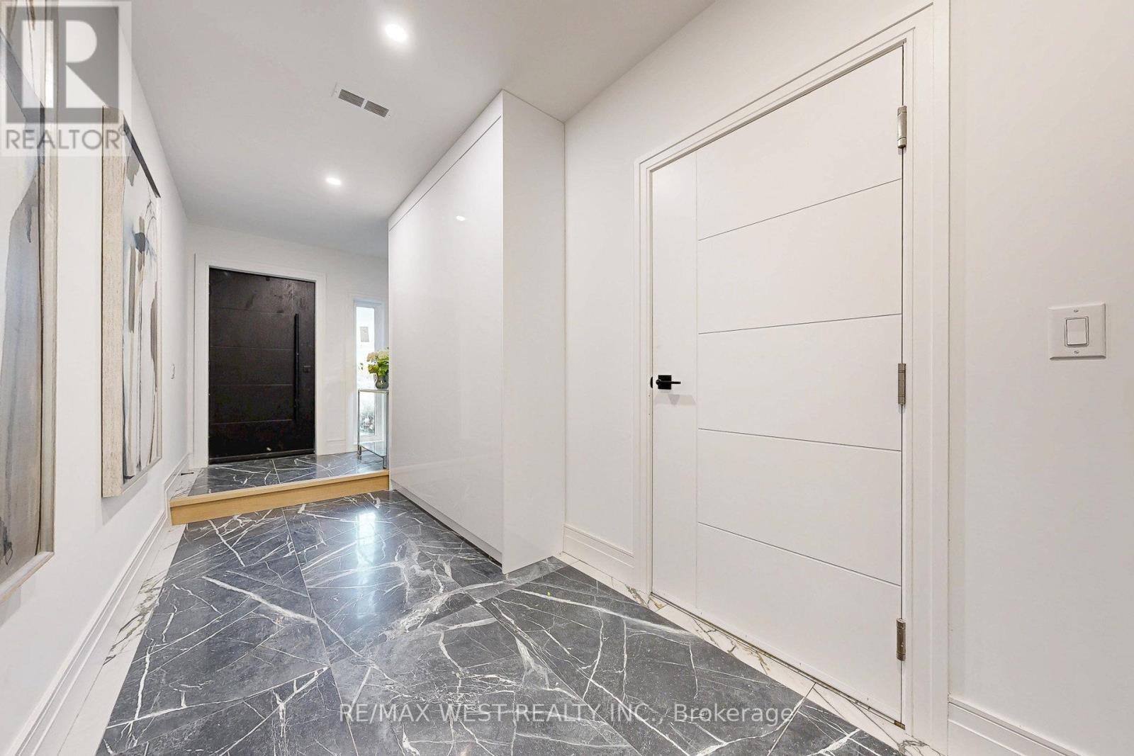 4 - 2639 R Dundas Street W, Toronto, ON - Indoor Photo Showing Other Room