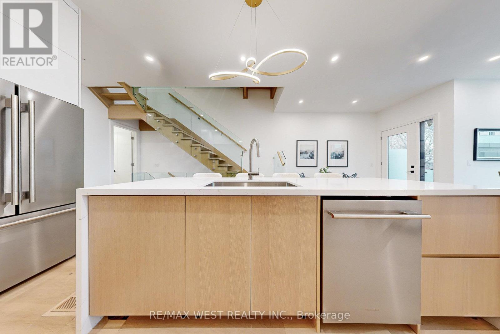 4 - 2639 R Dundas Street W, Toronto, ON - Indoor Photo Showing Kitchen