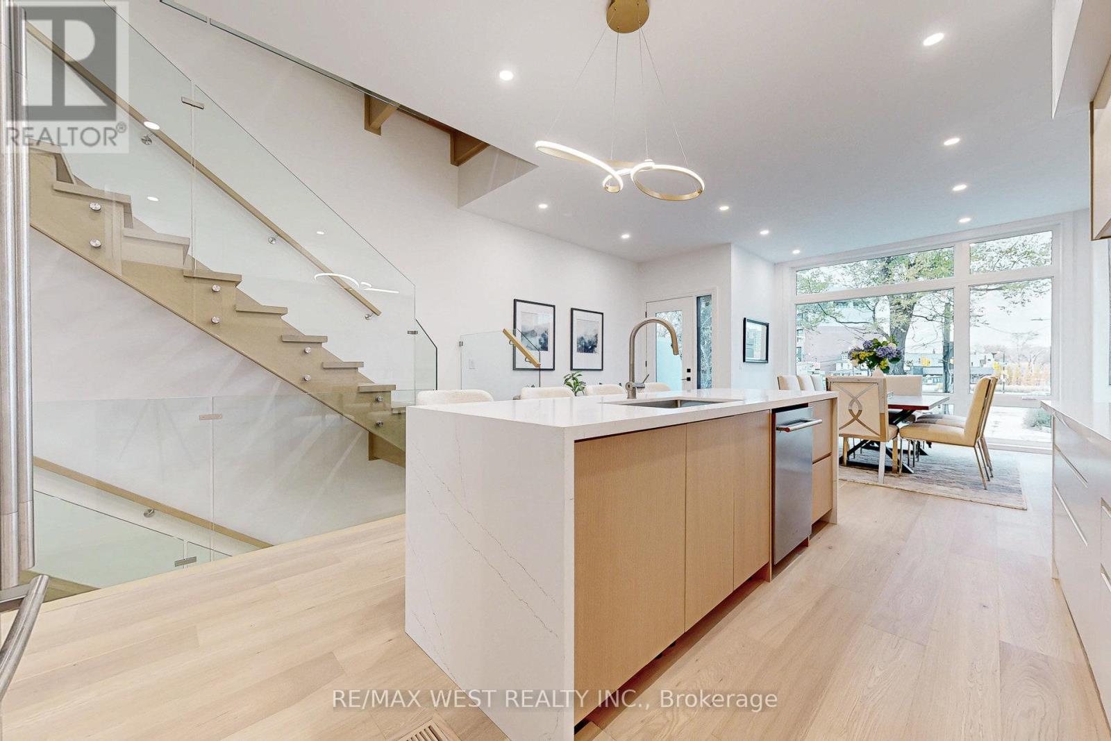 4 - 2639 R Dundas Street W, Toronto, ON - Indoor Photo Showing Kitchen