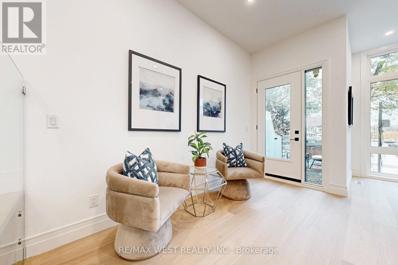 4 - 2639 R Dundas Street W, Toronto, ON - Indoor