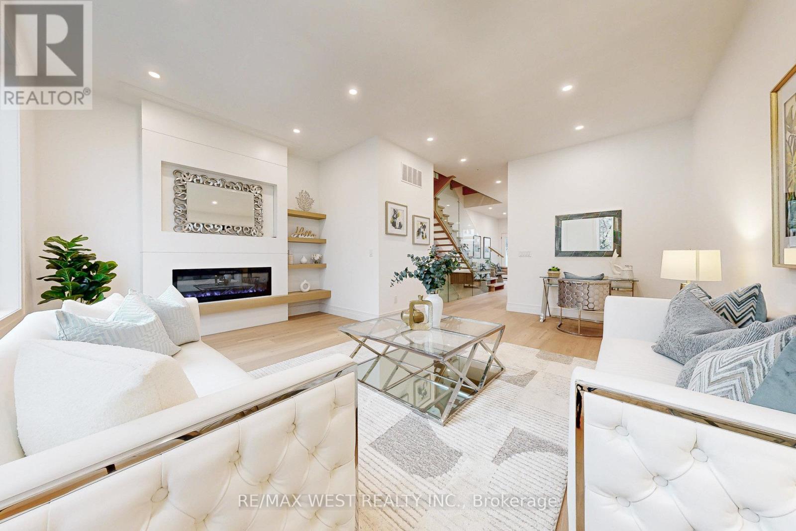 4 - 2639 R Dundas Street W, Toronto, ON - Indoor Photo Showing Living Room With Fireplace