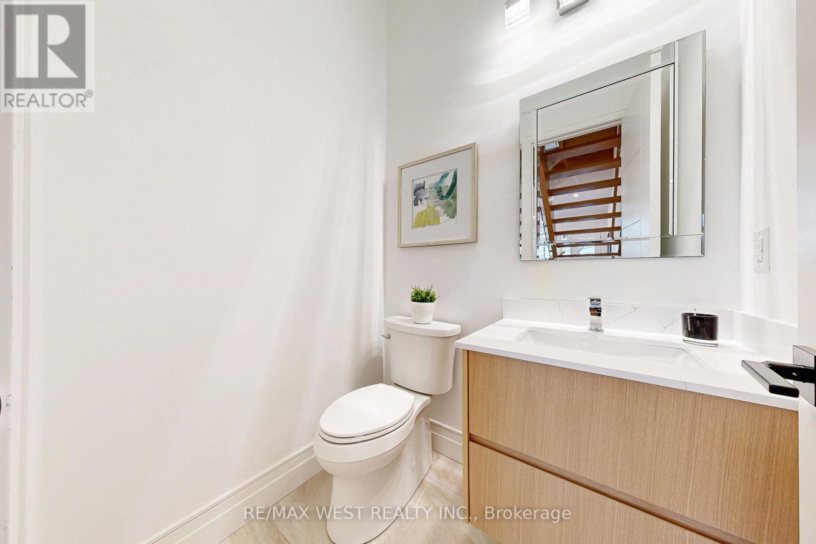 4 - 2639 R Dundas Street W, Toronto, ON - Indoor Photo Showing Bathroom