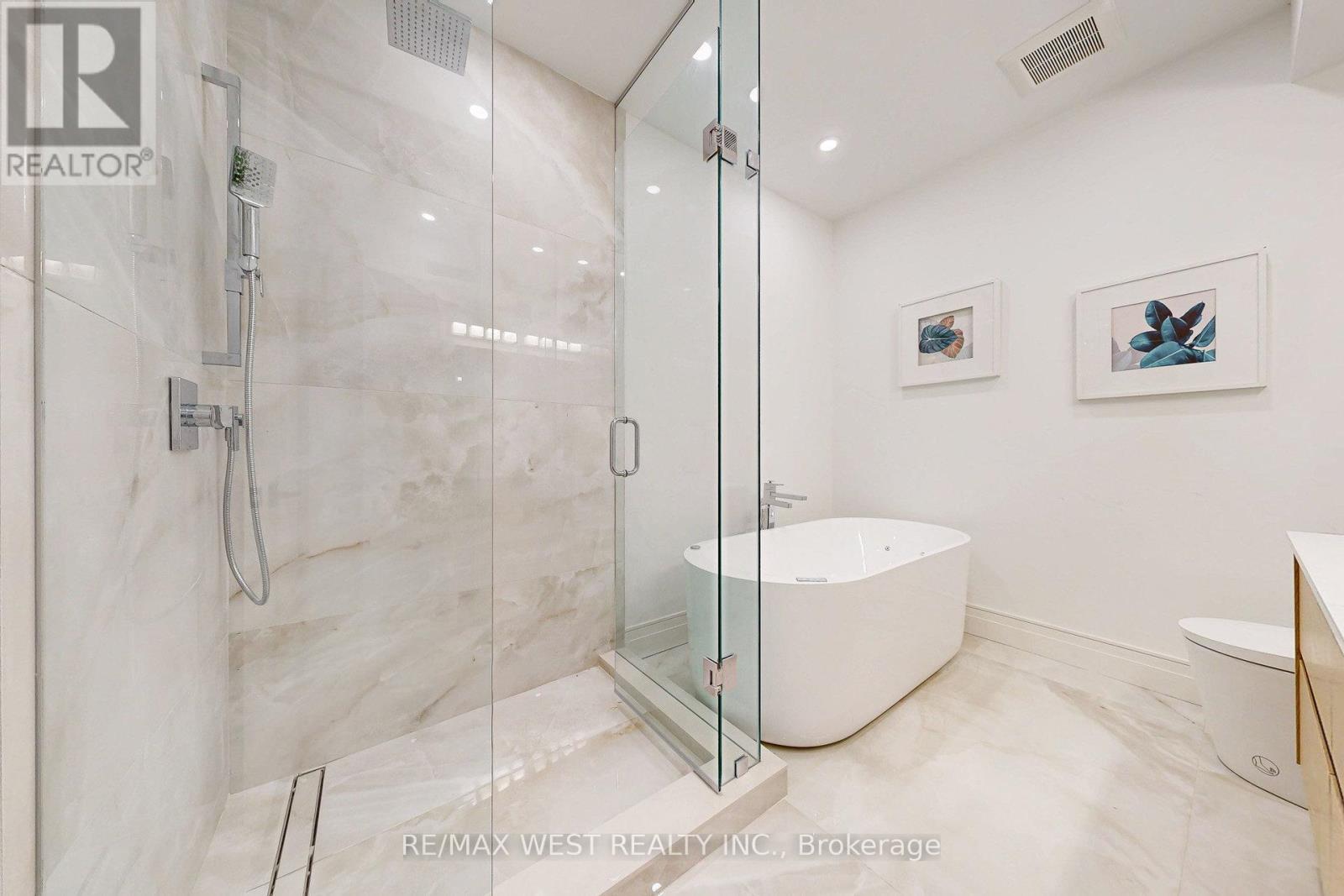 4 - 2639 R Dundas Street W, Toronto, ON - Indoor Photo Showing Bathroom