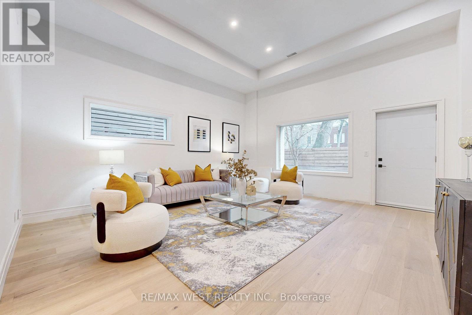 4 - 2639 R Dundas Street W, Toronto, ON - Indoor